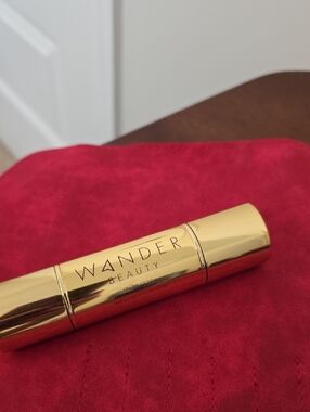 Wander Beauty On The Glow  Dual-Ended Blush & Illuminator